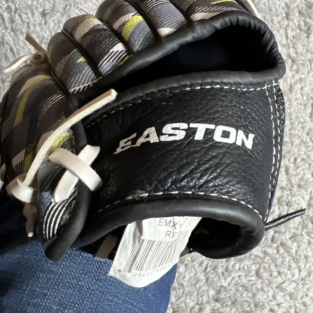 Easton | Moxie Youth Baseball Glove |‎ Sizes EMX105B REG